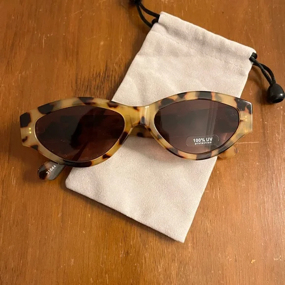 Tortoise Shell Sunglasses NWT - Picture 4 of 4